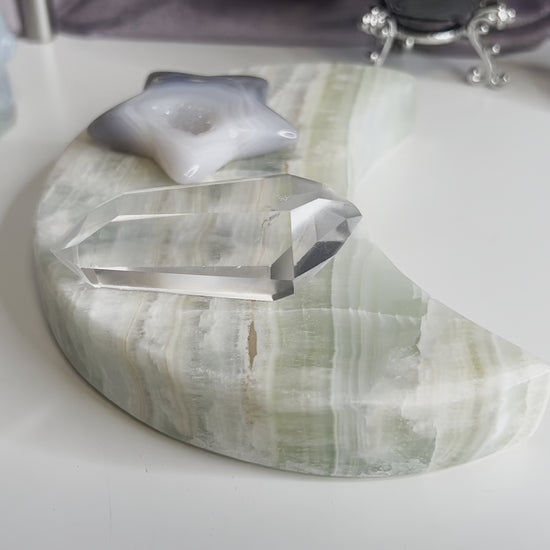 Kiwi Calcite Large Moon Plate