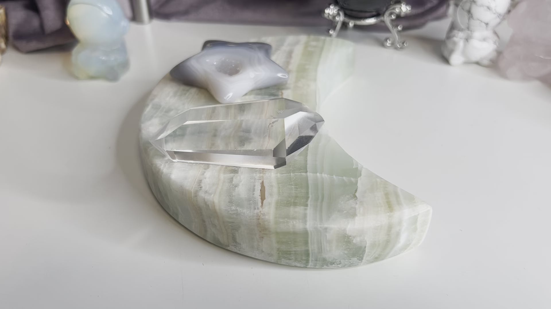 Kiwi Calcite Large Moon Plate