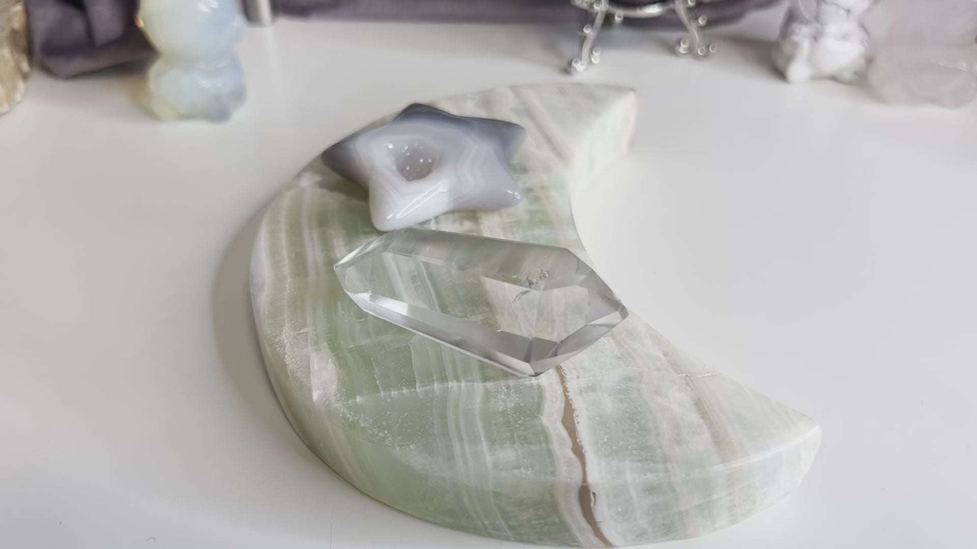 Kiwi Calcite Large Moon Plate