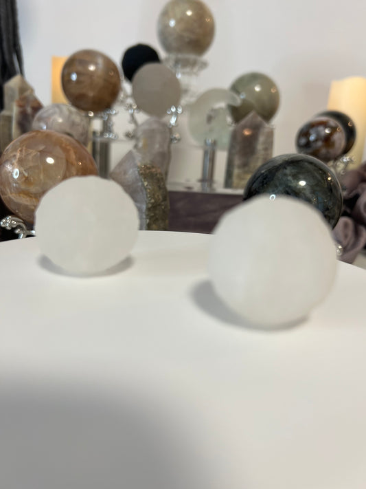 Small Clear Quartz Moon 25mm